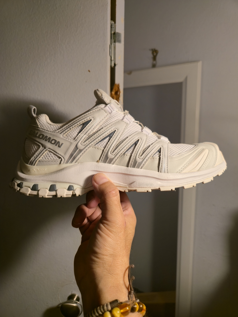 Salomon Men's White/Tan Trail Running Sneakers